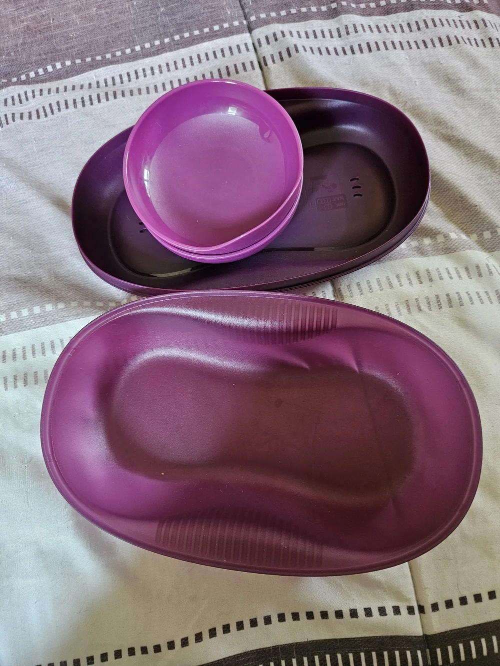 Tupperware Purple Plastic Microwave Dish For Eggs, Corn And Other Things.